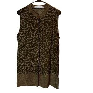 Ilyse Giraffe Print Sleeveless Dress. Size Medium.